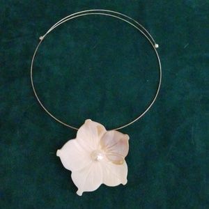 FLOATING FLORAL SHELL NECKLACE.   ÷*